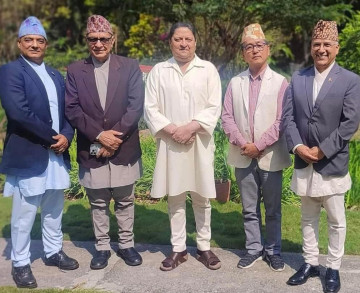 पूर्वराजा ज्ञानेन्द्रसँग भेटवार्ता गर्न राप्रपाका नेताहरू झापामा 