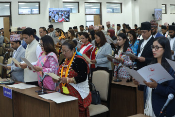 यी हुन् मातृभाषामा शपथ लिने सांसद
