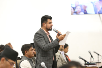 औषधिको अनधिकृत मूल्यवृद्धि गर्नेलाई कारबाही गर्न सांसद खत्रीकाे माग