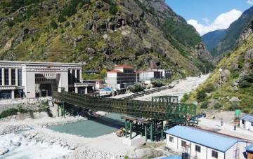 नेपाल–चीन जोड्‌ने ल्हेन्दे खोलाको मितेरी पुलको पुनर्निर्माण अन्तिम चरणमा
