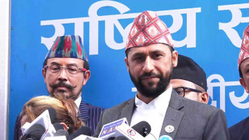 रास्वपामा हर्क र बालेनलाई जोड्ने चाहना छ : रवि लामिछाने