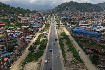 चक्रपथ विस्तारको दोश्रो खण्ड: भएन काम, उम्रियाे झार (तस्वीरहरू)
