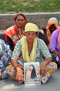 जोमाथि एकल महिला अपहरणको आरोप छ, उही मन्त्री बनेपछि विरोधमा उत्रिएका महिला