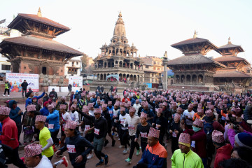 ढाका टोपीको सम्मानमा पाटनमा ‘राष्ट्रिय टोपी दिवस दौड’ (तस्वीरहरू)