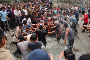 ब्रम्हायणी मन्दिरमा महिषासुर राक्षसको प्रतीक खःमेय जात्रा (तस्वीरहरू)