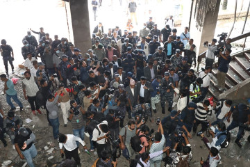 जलेको संसद भवनमा मन्त्रीत्रय पुग्दा जे देखियो... (तस्वीरहरू)