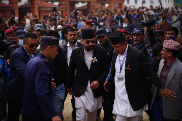 सिलाम साक्मा लगाएर शपथग्रहण समारोहमा पुगे बालेन