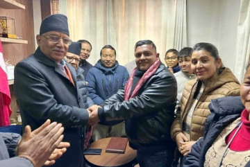 चुनावमा वर्षमानलाई सघाउन सन्तोष सुवेदीले छोडे विप्लवको साथ 