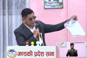 म्याग्दीलाई कम बजेट दिएको भन्दै माओवादी सांसदले च्याते बजेट पुस्तिका 