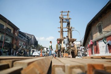 सेतो मच्छिन्द्रनाथको जात्रा आउन ६ दिन बाँकी, रथ निर्माण गरिँदै (तस्वीरहरू)