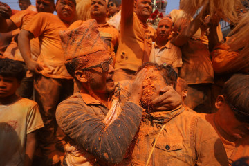 मध्यपुर थिमीमा हर्षोल्लासका साथ मनाइयो सिन्दुर जात्रा (तस्वीरहरू)