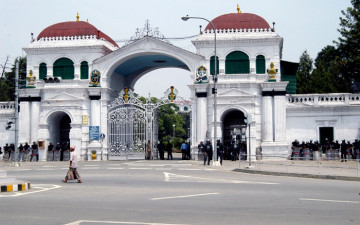 सरकारी कार्यालय खुले पनि चहलपहल कम