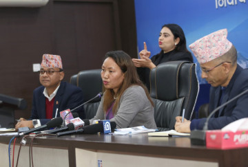 रास्वपा कार्यकर्ताले एमालेको झण्डा जलाएको घटनामा निर्वाचन आयोगले के भन्याे ?