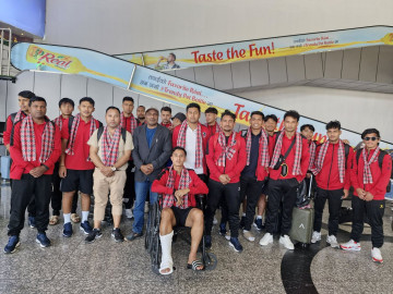 स्वदेश फर्कियाे नेपाली फुटबल टाेली