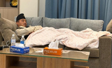 मन्त्रालयको सोफामै सुते गृहमन्त्री गुरुङ, सचिवालय भन्छ– चाैबिसै घण्टा काम गर्नु परेपछि...