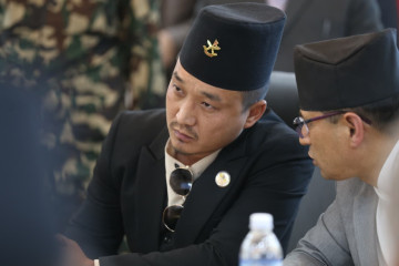 गृहमन्त्री गुरुङ प्रहरीका महानिरीक्षकहरूसँग छलफलमा