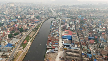 ड्रोनबाट यस्तो देखियो थापाथली, टेकु र बल्खुको सुकुम्वासी बस्ती (तस्वीरहरू)