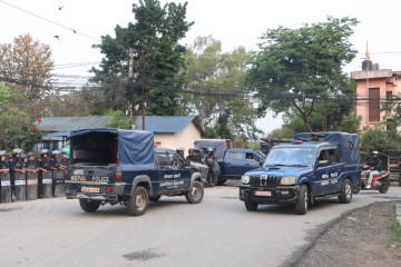 थापाथलीको सुकुम्बासी बस्तीमा पुगे डोजर