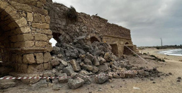 १ हजार ९ सय वर्ष पुरानो सिजेरियाको समुद्री पर्खाल भत्कियो