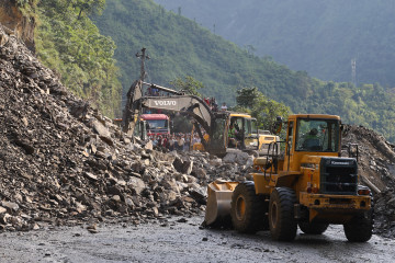 तुइनखोलामा रोकिएन पहिरो, मुग्लिन–नारायणगढ सडकखण्ड खुल्न समय लाग्ने