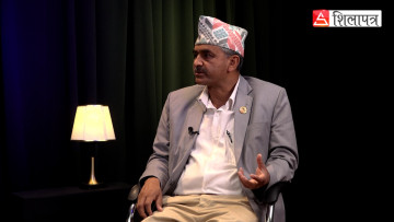 दोषजति ओलीको थाप्लोमा थोपर्ने कांग्रेस नेताहरूको शैली ठीक भएन (भिडियो)
