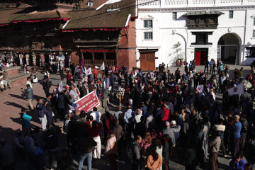 संसद विघटनविरुद्ध काठमाडाैंमा एमालेको प्रदर्शन (तस्वीरहरू)