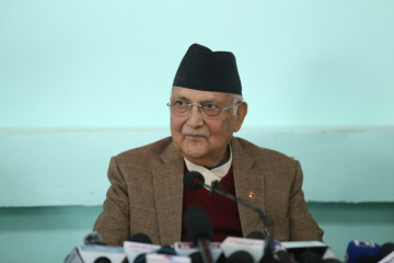 बरु लिगलिगकोटमा दौडिएर राजा छानिन्थ्यो, यहाँ त नकुदी कुर्सीमा थ्याच्च बसेर शासक घोषणा गरे: ओली