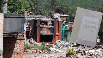 अख्तियारले बयानका लागि आरजुलाई बोलाएको पत्र खण्डहर देउवानिवासमा टाँसियो