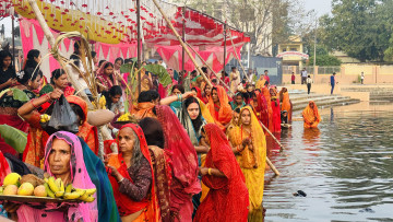 उदाउँदो सूर्यलाई अर्घ्य दिँदै चैती छठ सम्पन्न