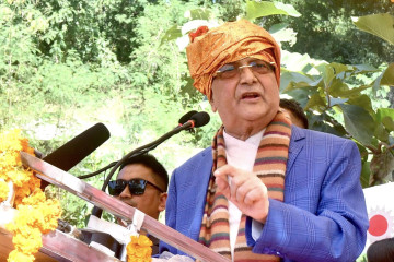 डोटीमा ओलीले भने– सत्ता गठबन्धन भागवण्डा गरेर खानलाई बनाएका छन् 