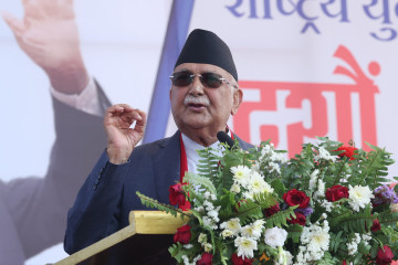 ज्ञानेन्द्रको कुण्डली हेरेर राजतन्त्र फर्किने भविष्यवाणी गर्नेहरूलाई ओलीले भने – मेरो पनि हेर्नुस्