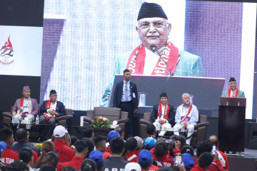 खेलकुदमन्त्रीलाई प्रधानमन्त्रीको चेतावनी– खेलमा पोलिटिक्स गर्ने होइन, एनपीएल रोकिँदैन