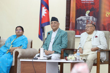 ओलीले सुनाए पहिलोपटक चुनाव लड्दा माधव नेपालले २ सय रुपैयाँ दिएको घटना