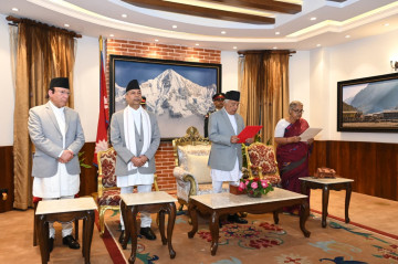 नवनियुक्त प्रधानमन्त्री कार्कीले लिइन् शपथ, सभामुख र राष्ट्रियसभा अध्यक्ष गएनन्