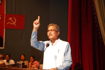 केन्द्रीय समिति बैठकमा हरिबोलको अडान– माओवादी अध्यक्षमा प्रचण्डको विकल्प छैन