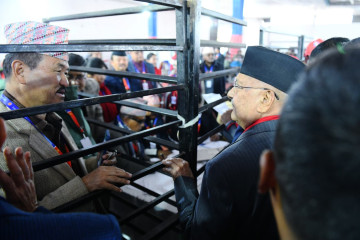 केपी ओलीको प्रस्तावक बने बादल, पाैडेल समर्थक