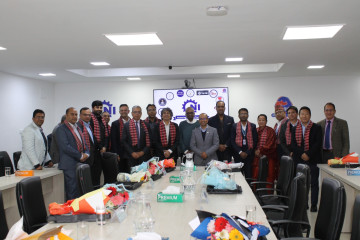 १६ सर्वोत्कृष्ट करदाता नेपाल उद्योग परिसंघबाट सम्मानित