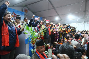 एमालेका नवनिर्वाचित नेताको शपथ (तस्वीरहरू)