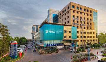 भारतको म्याक्स अस्पतालमा नेपाली बिरामीको एड्भान्स्ड क्यान्सरको सफल उपचार