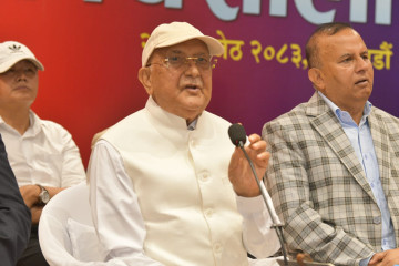 अझै घटेन ओलीको अंहकार, विकल्प खोज्ने नेतालाई सार्वजनिक मञ्चबाटै धम्की !
