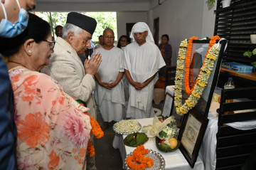 निवासमै पुगेर राष्ट्रपतिले दिए कांग्रेस नेता श्रेष्ठलाई श्रद्धाञ्जली