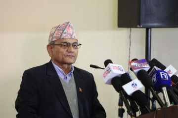 ओलीलाई ज्ञवालीले भने– तपाईंले नसक्ने भएर ईश्वरलाई अगाडि सारेका हौँ