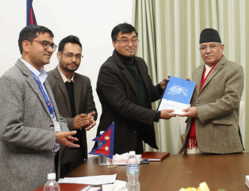 ‘इलेक्ट्रोनिक ड्राइभिङ लाइसेन्स’ प्रणालीको प्राविधिक परीक्षणबारे प्रधानमन्त्रीलाई ब्रिफिङ 