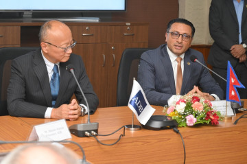लगानी परिचालनका लागि थप सहयोग गर्न एडीबीका अध्यक्ष मासातोसँग अर्थमन्त्रीको आग्रह