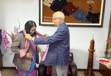जसपाकी नेतृ अमृता अग्रहरी एमालेमा प्रवेश, बालकोटमा ओलीले गरे स्वागत