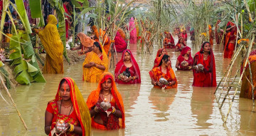 उदाउँदो सूर्यलाई अर्घ्य दिएपछि आज सम्पन्न हुँदै छठ