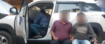 कैलालीमा स्रोत नखुलेको २८ लाख रकमसहित दुई भारतीय पक्राउ