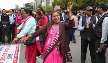 शिक्षक आन्दोलनमा नाचगान : कोही मादल ठोक्दै, कोही कम्मर मर्काउँदै (तस्वीरहरू)