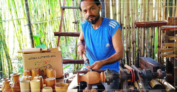 युट्युबबाट काष्ठकलाको सिप सिकेर उद्यमी बनेका भक्तबहादुर
