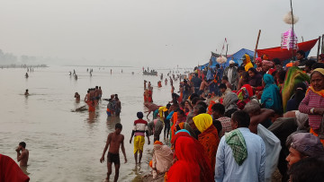 कमला नदीमा भूत मेला: आस्थासँगै पर्यटन र व्यापार